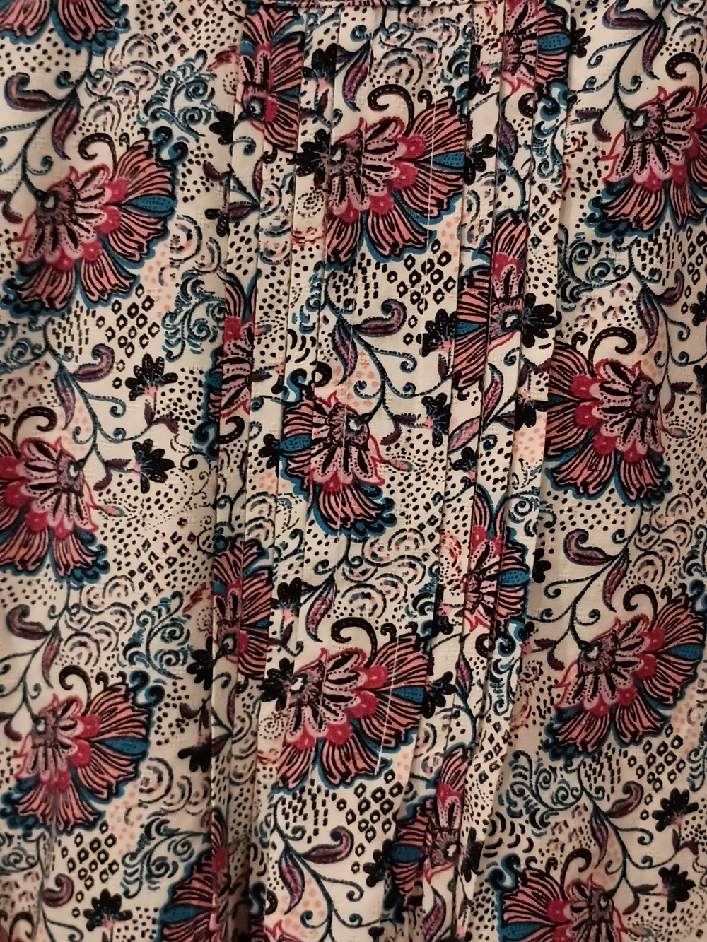 Evereve Floral Pleated Short-Sleeve Blouse in Cream with Red & Blue - Picture 13 of 16